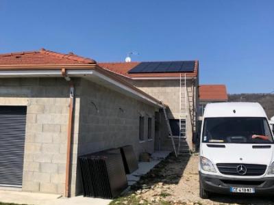 Pose de panneaux solaires par SNE à Bourgoin Jallieu